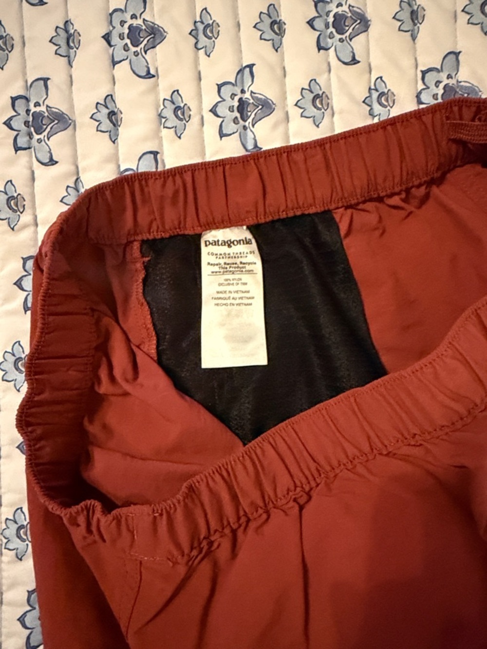 Patagonia barely baggies size L - Picture 4 of 4